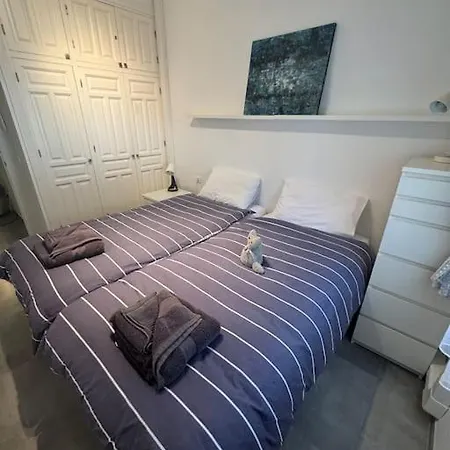 3 Bedroom In With Sea View شقة *